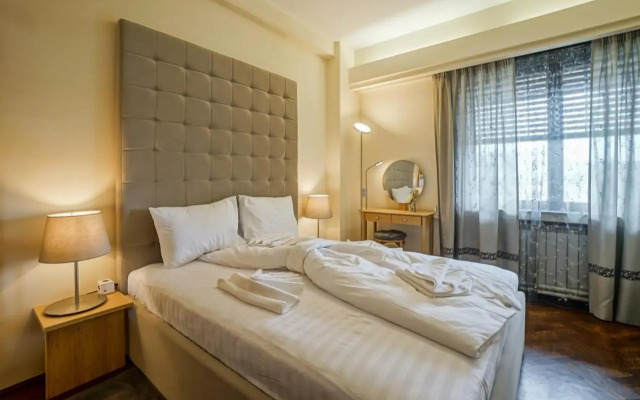 Lovely - 3 Bdr. Serviced Apartment In Old Town