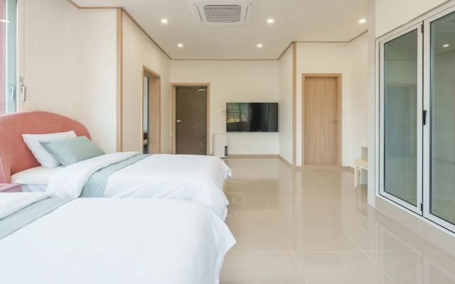 Gapyeong Reflex Pool Villa Pension