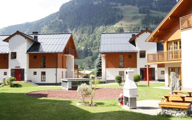 Modern Apartment In Rauris By The Forest