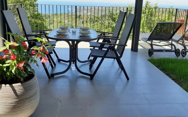 Seaview APARTMENTS HOJA