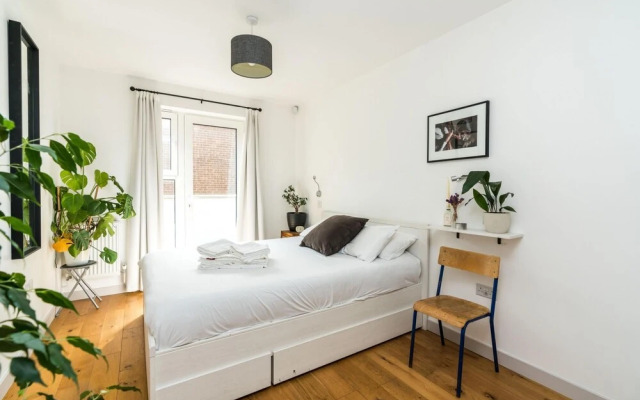 Contemporary 2BD Flat With Balcony - Hackney Downs