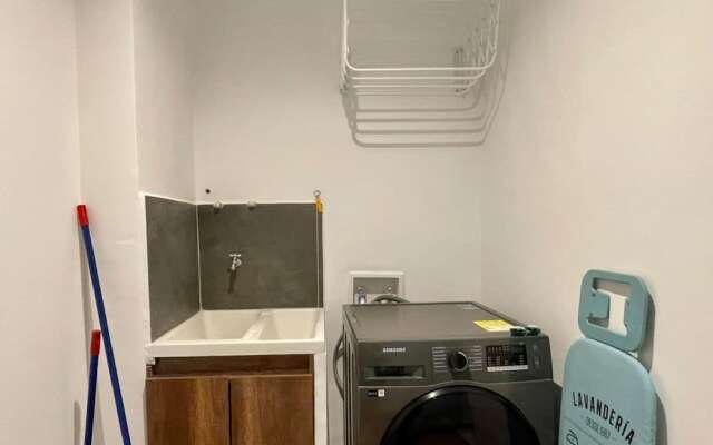 w Impressive 3BR With Balcony in Laureles