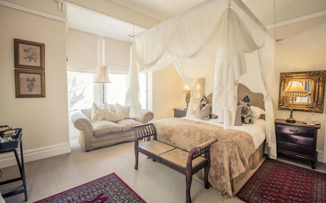 Goble Palms Guest Lodge & Urban Retreat