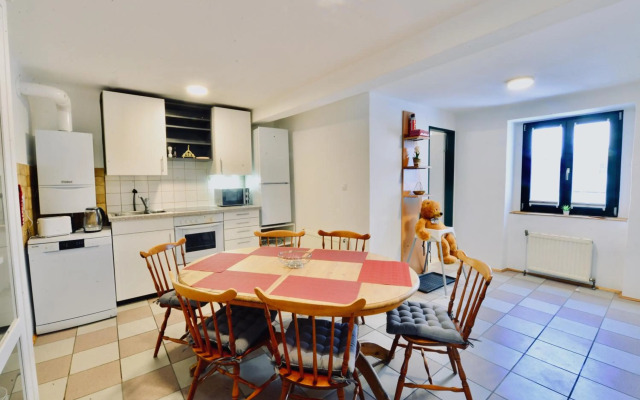 Charming Attic Apartment near Messe Wien and Center