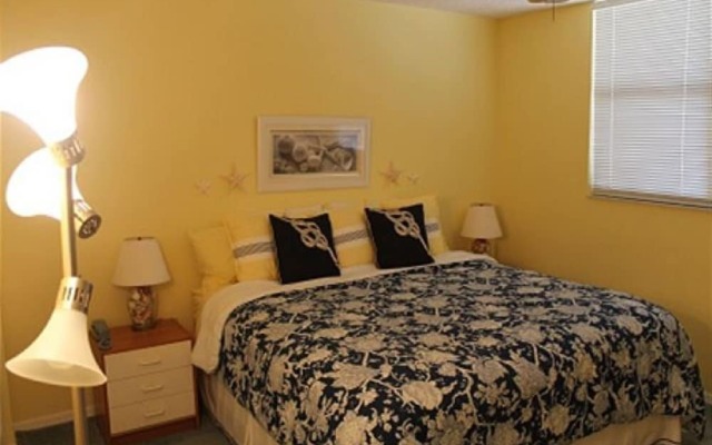 3 Bedroom Oceanfront Luxury Condo - Sand Dollar Iii, 404
