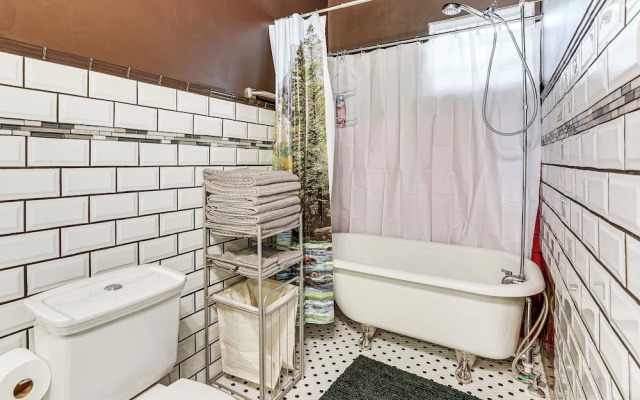 2 Mi to Downtown Spokane: Nurse-ready Rental