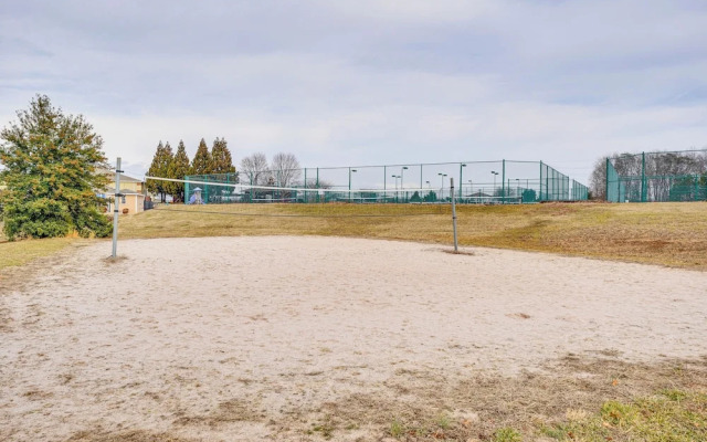 Smith Mountain Lake Condo w/ Pool Access