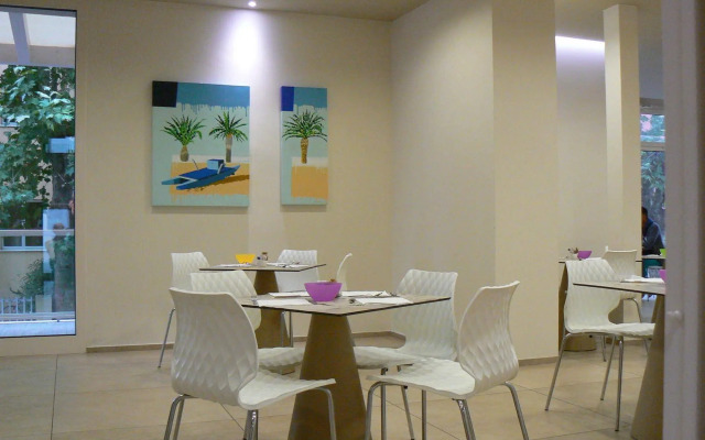 L'Hotel