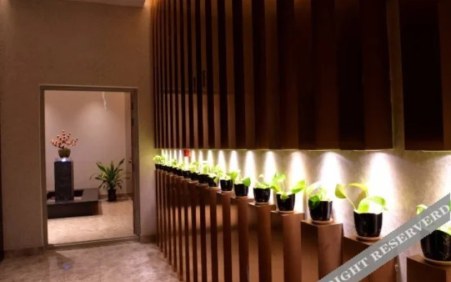 Qianxi Oriental Hotel (University Town Dingyang Wanda Plaza)