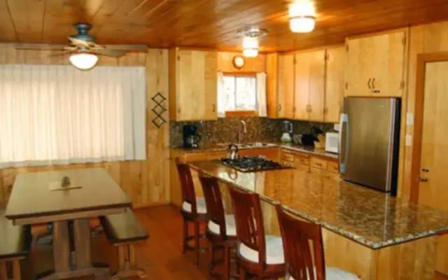 RedAwning Cabin #92 Weiss Hideaway