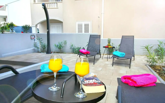 Bacan Family Apartments
