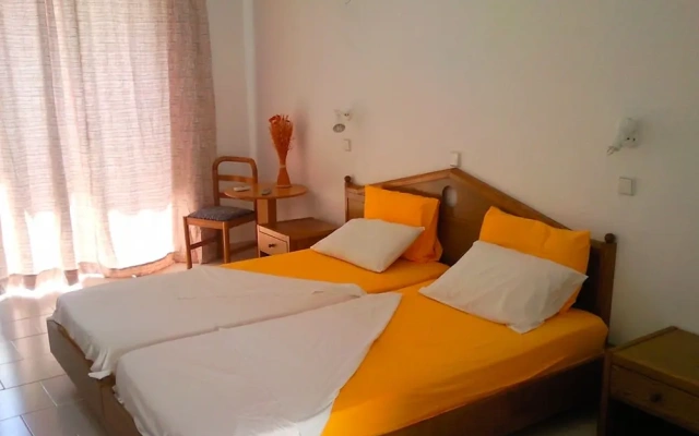Room-rustic and Spacious Studio by the b