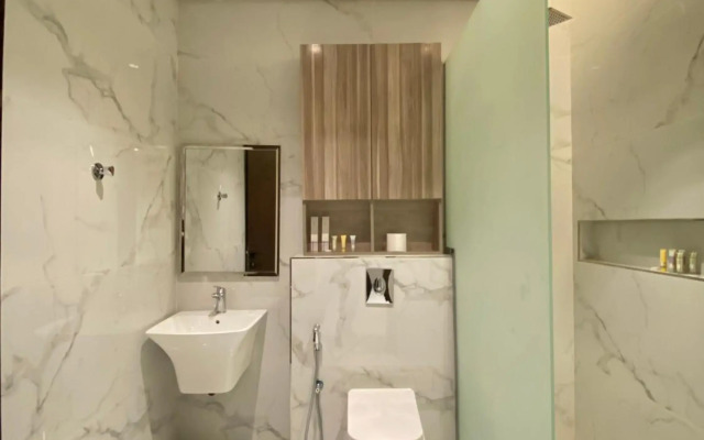 Spacious new 2 bedroom Apt-in amazing location