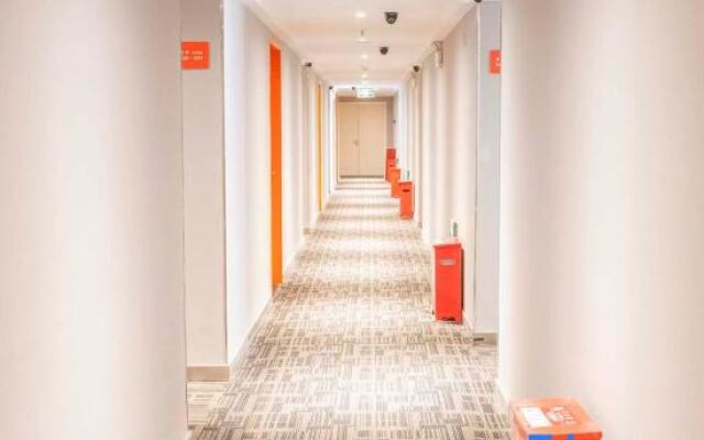 Pod Inn (Beijing Panjiayuan subway station)