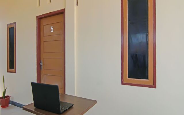 SPOT ON 92570 Putri Guest House Syariah Near SPBU Rimbo Panjang