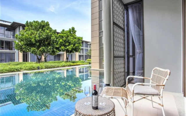 Luxury Oceanfront_pool access apartment