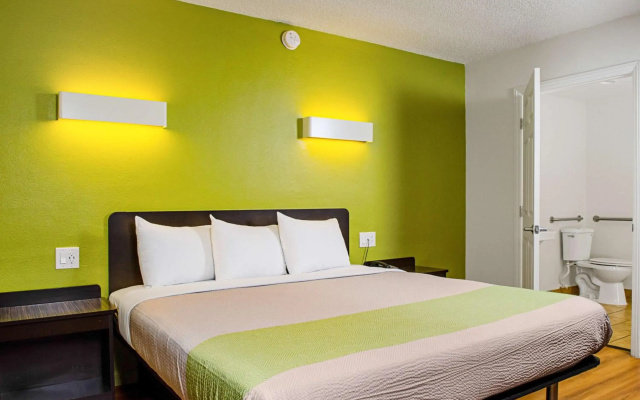 Motel 6 Modesto, CA - Downtown