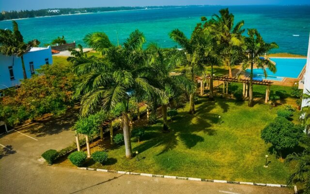 Stay.Plus Almasi Beachfront Apartments