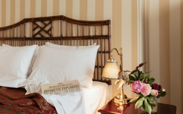 Hadley's Orient Hotel