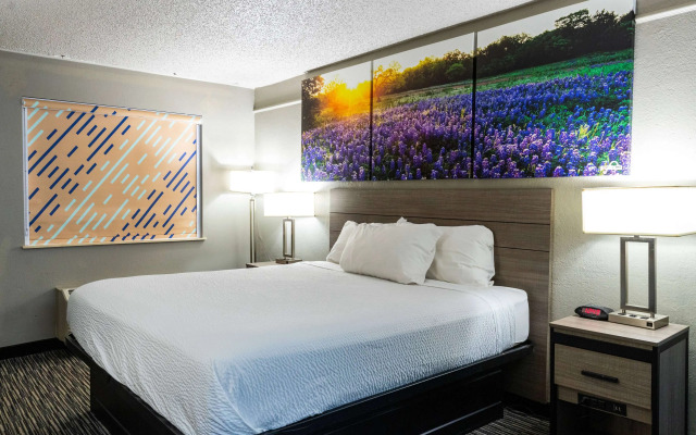 Days Inn by Wyndham Central San Antonio NW Medical Center