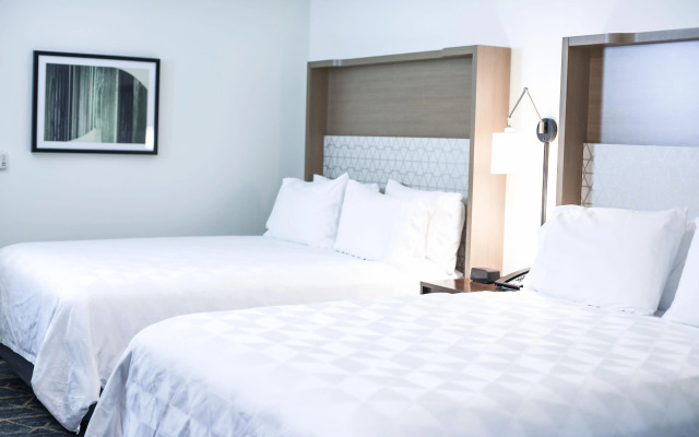 Holiday Inn & Suites St. Cloud by IHG