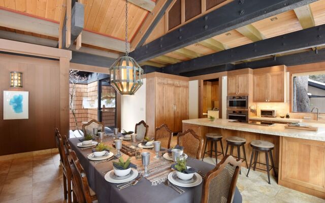 Joy on the River Stunning Waterfront Home for 10