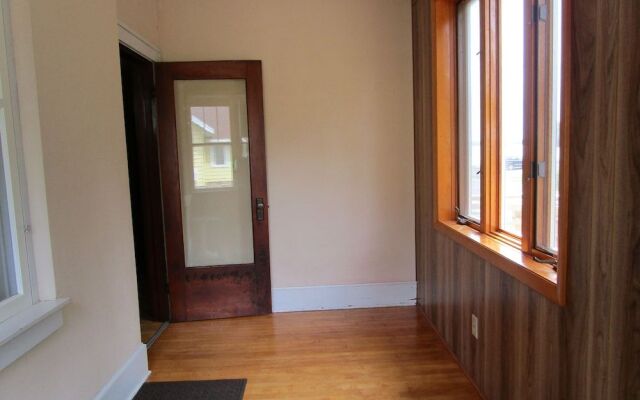 Active Lakeview Escape