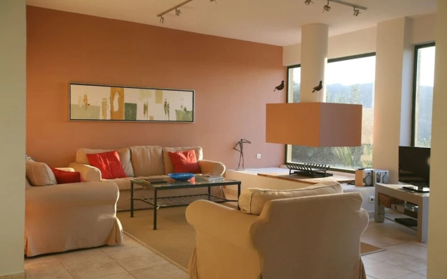Lovely Open Plan Family Villa in Kato Katelios