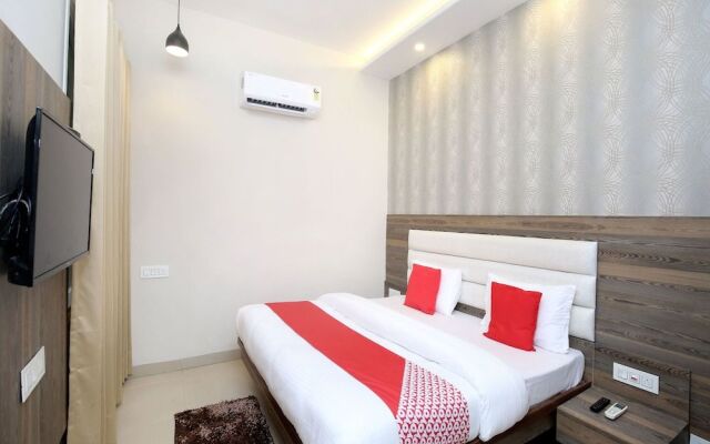 Oyo 17199 Hotel Clg Grand