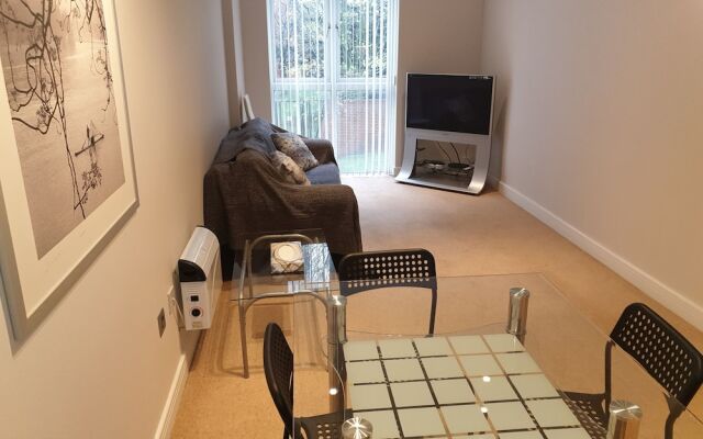 Birminghams Hidden Gem Emerald Apartment, Sleeps 4