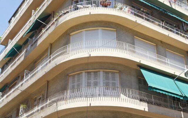 Glamor studio 4 persons with terrace dowtown in Nice