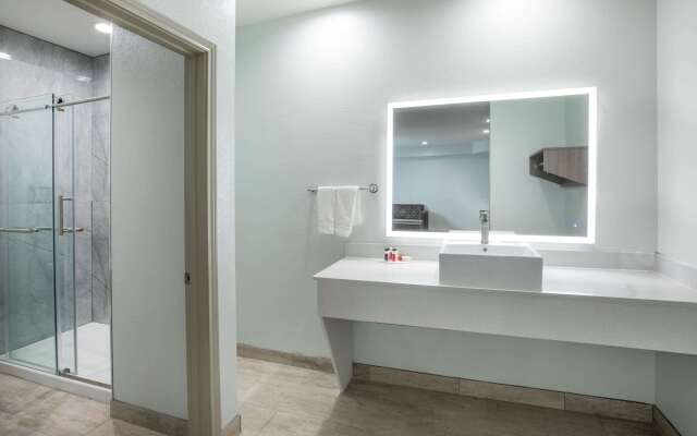 Super 8 by Wyndham Humble/Fallcreek/Houston