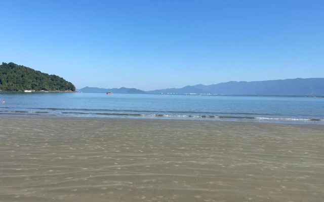 Casa em Bertioga condomínio 250 metros da praia