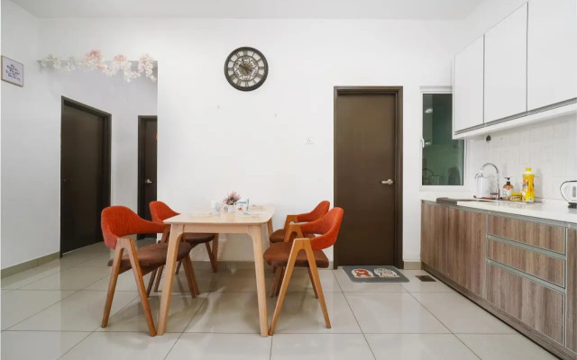 Lovely 2Br Majestic Condo 6 Pax Pool View