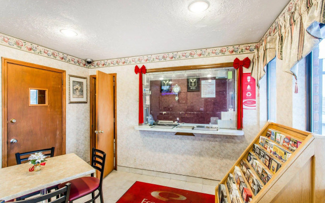 Econo Lodge North