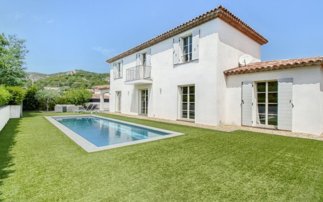 Cozy Villa in Le Plan de la tour with Private Swimming Pool