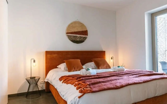 Cozy Apartment a Stone s Throw From the Beach