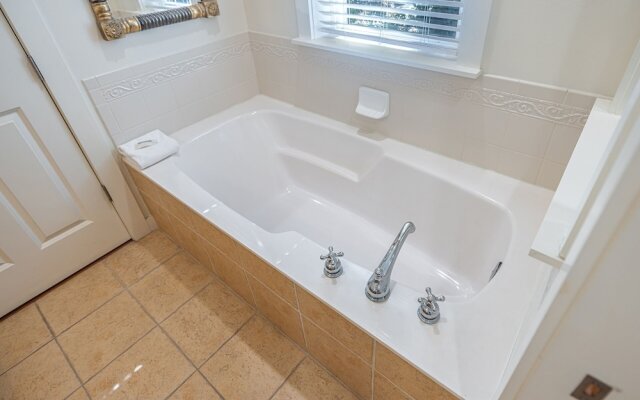 1299 Laurel Grove 3 Bedroom Home by RedAwning