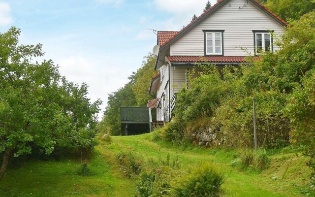 8 Person Holiday Home in Lonevåg