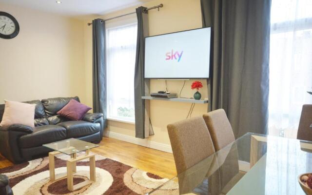 London Modern 4 Bedroom Apartment