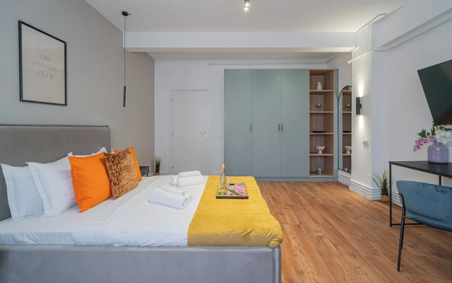Modern & Spacious 2BR Steps to Cismigiu Gardens