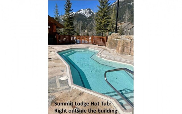 CENTRALLY Located 3-Br Home | TRUE Ski In/Out | FREE access to Pools & Hot Tubs