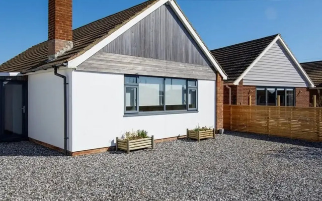 Designer Family Escape Hot Tub Steps to Beach