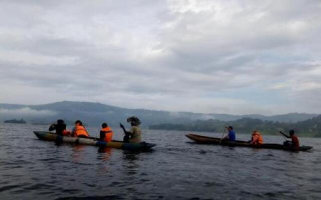 Lake World Travel