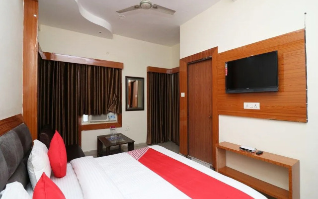 Hotel Neena Palace by OYO Rooms