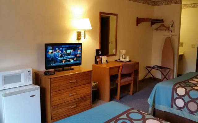 Super 8 by Wyndham Macomb