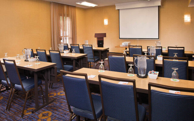 Courtyard by Marriott Raleigh Midtown