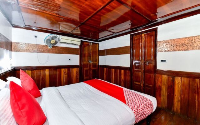 OYO 24146 Houseboat Anugraha 6bhk