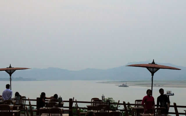 Bagan Hotel River View