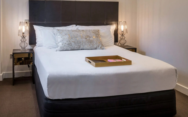 Museum Apartment Hotel, Independent Collection by EVT